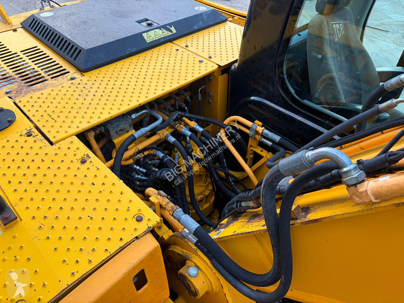 جرافة JCB