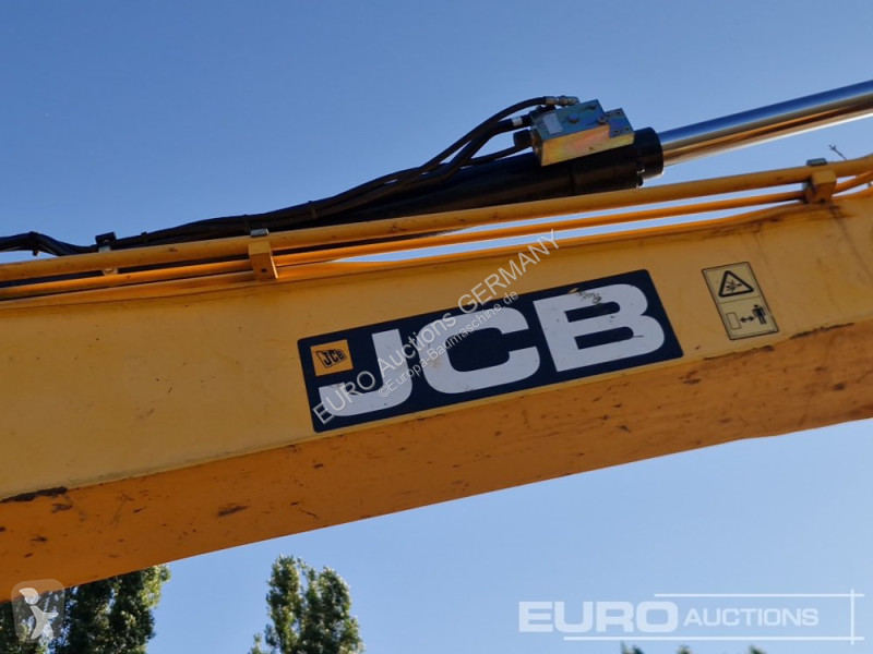 جرافة JCB