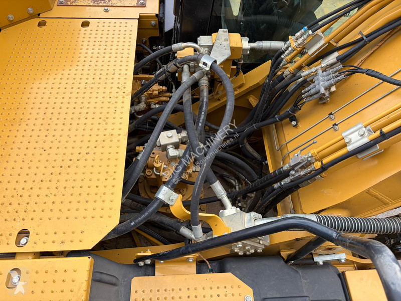Lopatový nakládač Caterpillar 07A