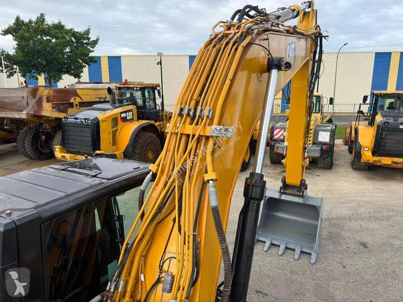Lopatový nakládač Caterpillar NG 07B .