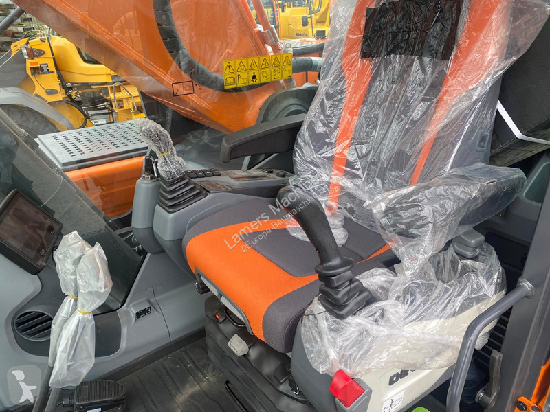 Lopatový nakládač Develon DX360LCA-7M .
