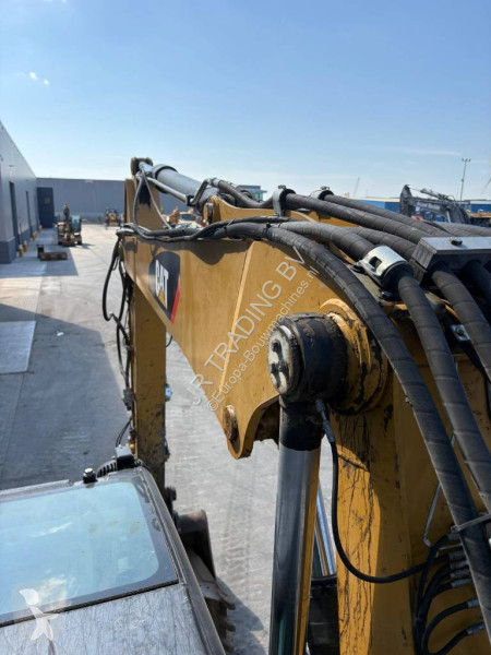 جرافة Caterpillar F