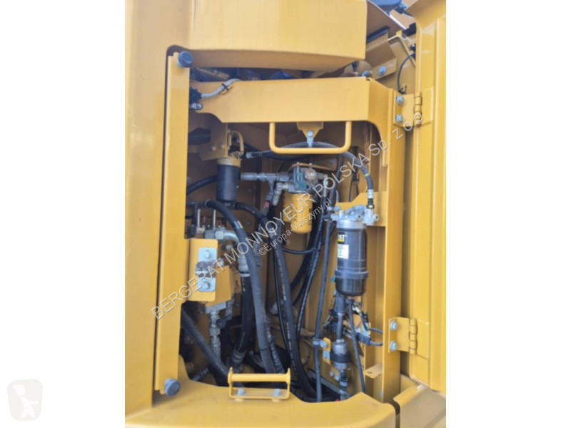 Lopatový nakládač Caterpillar 325FLCR
