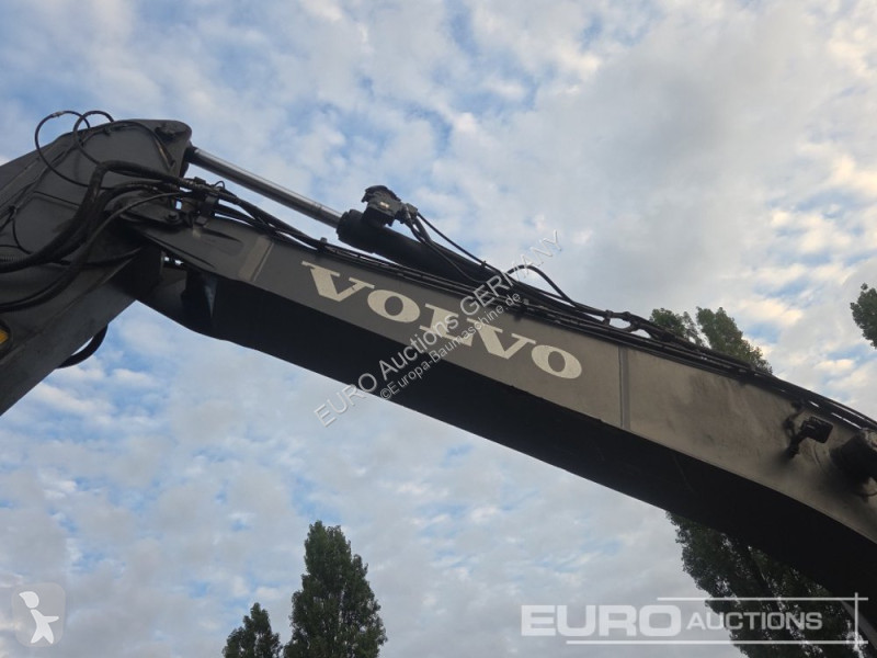 Екскаватор Volvo