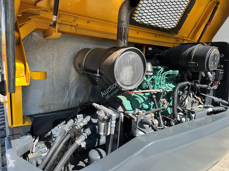 Екскаватор Volvo D