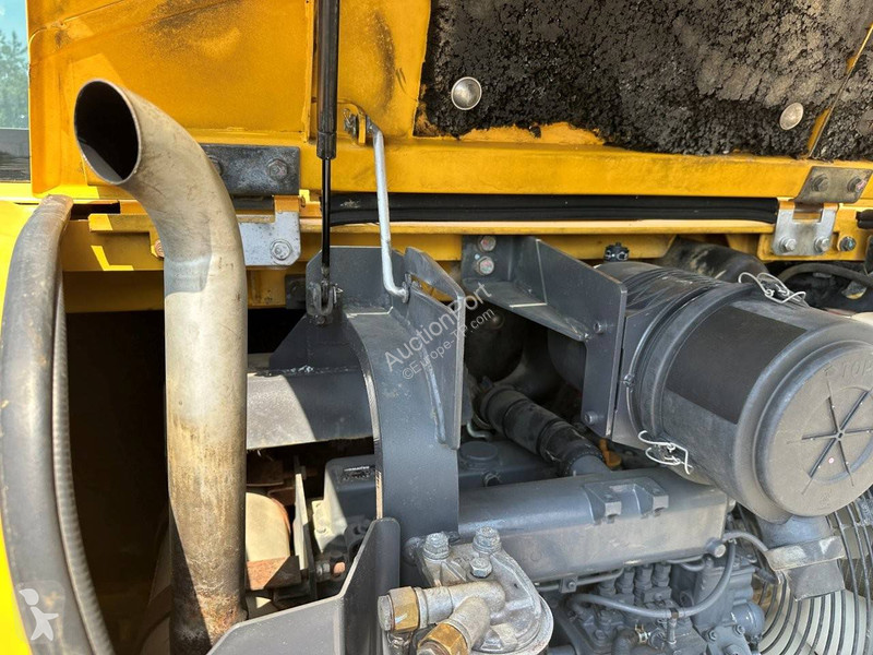 Екскаватор Komatsu 7