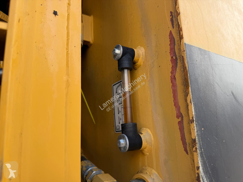 Екскаватор Caterpillar