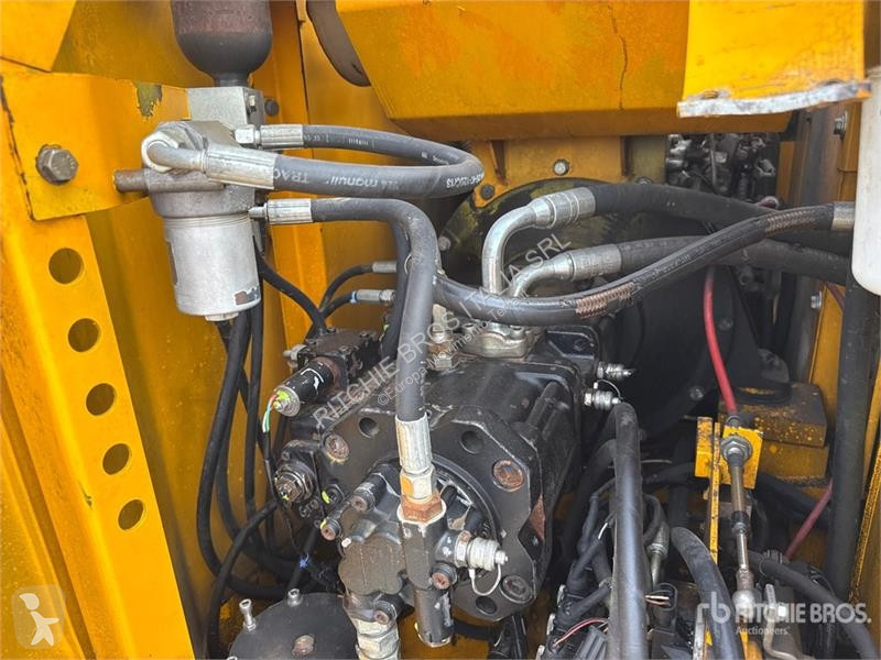 Екскаватор JCB