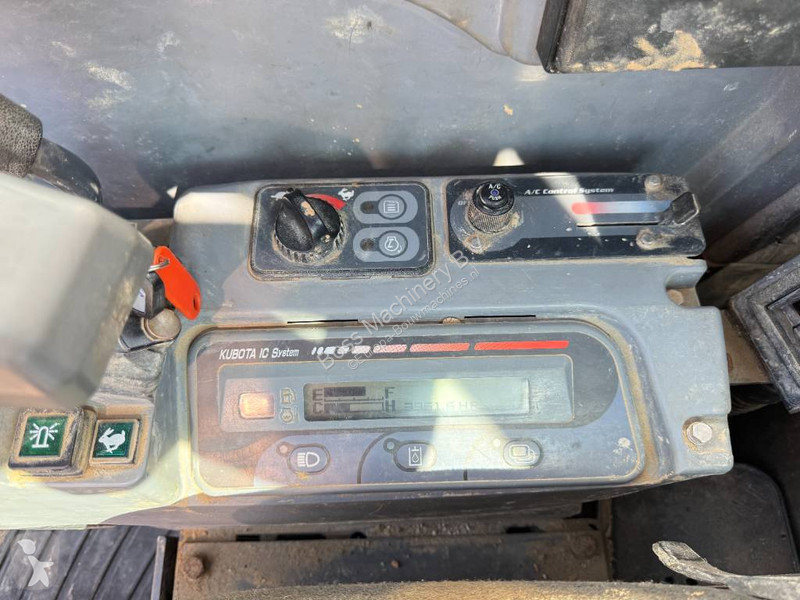 Graafmachine Kubota - Quick Coupler / Hammer Lines