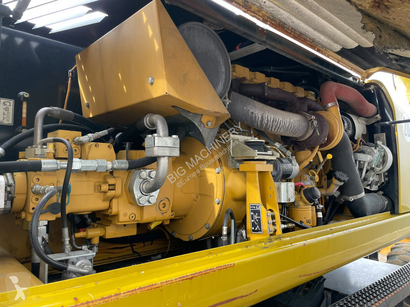 Escavadora Caterpillar D