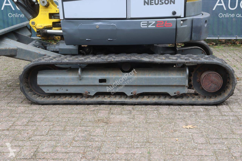 جرافة Neuson EZ26