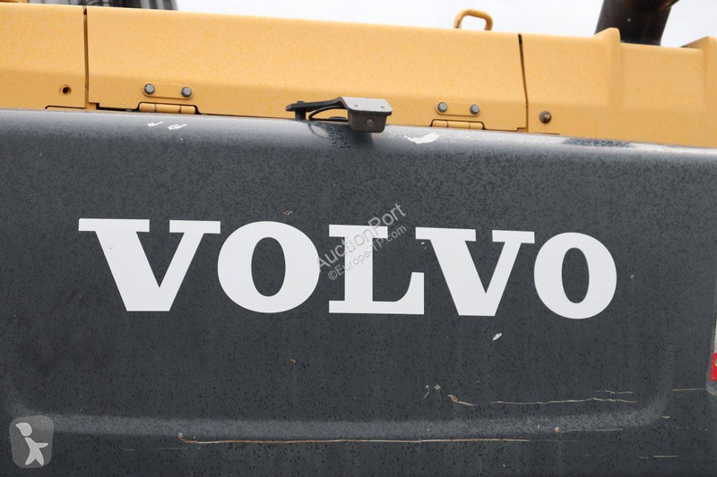 جرافة Volvo L