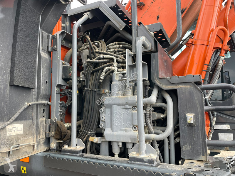 جرافة Hitachi ZX190W-6