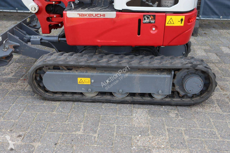 Skovel Takeuchi TB210R