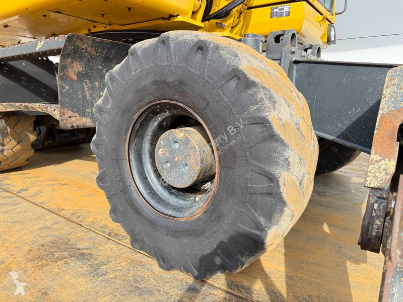 Pelle Komatsu - Triple Boom / Blade / Hammer Lines