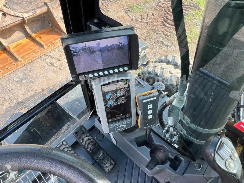 Excavator Caterpillar F...