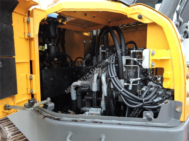 Багер Volvo ECR235