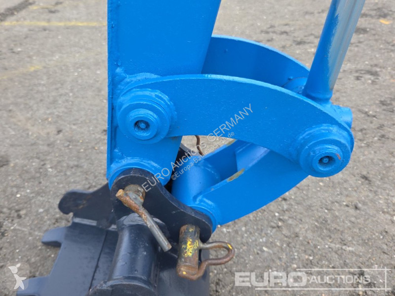 جرافة Kobelco SK014