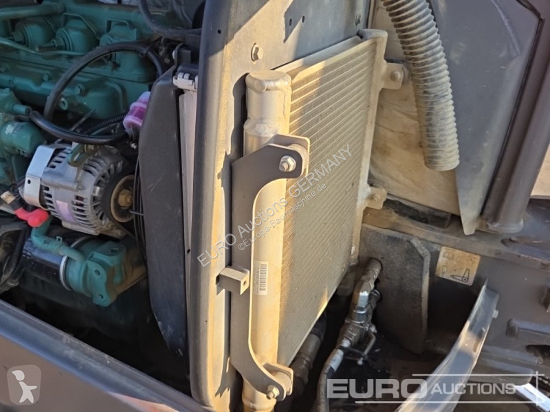 Багер Volvo ECR50D