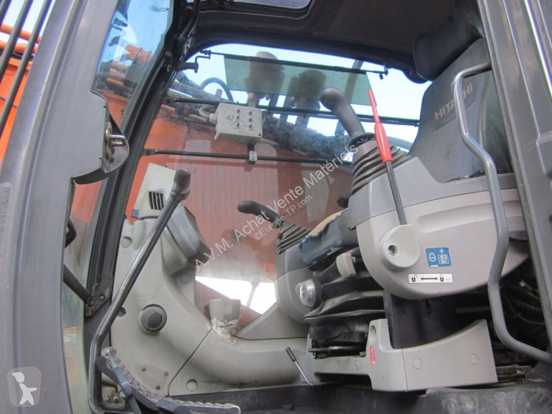Багер Hitachi