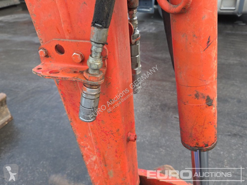 Багер Volvo ECR25D