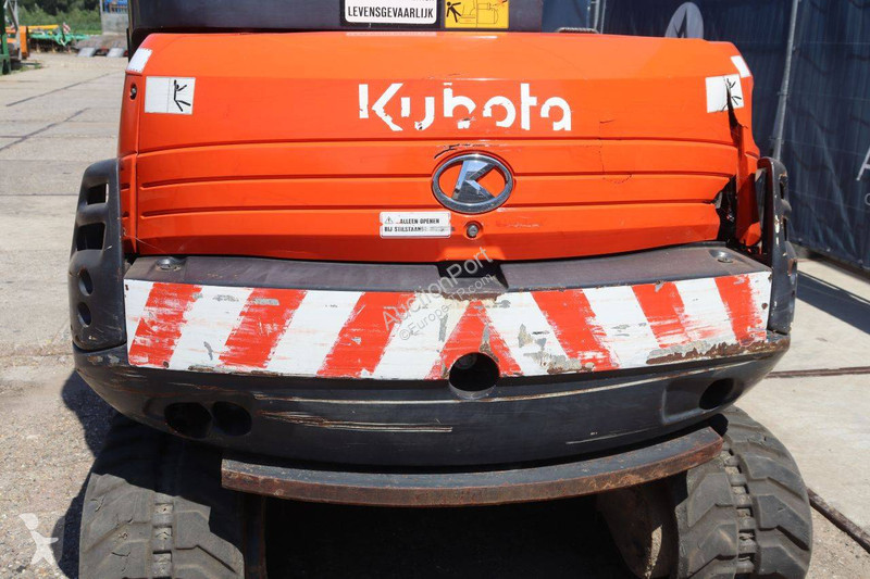 Багер Kubota α