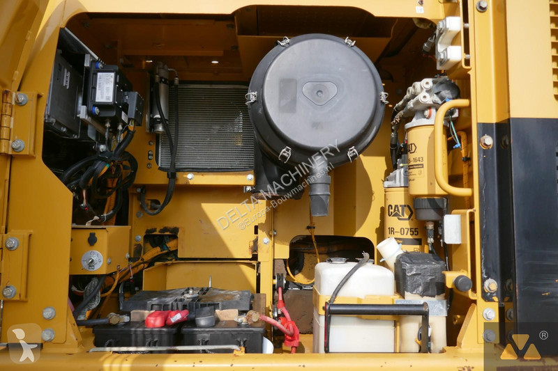 Багер Caterpillar LME