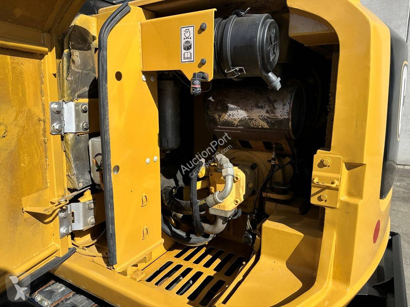 Escavadora Caterpillar