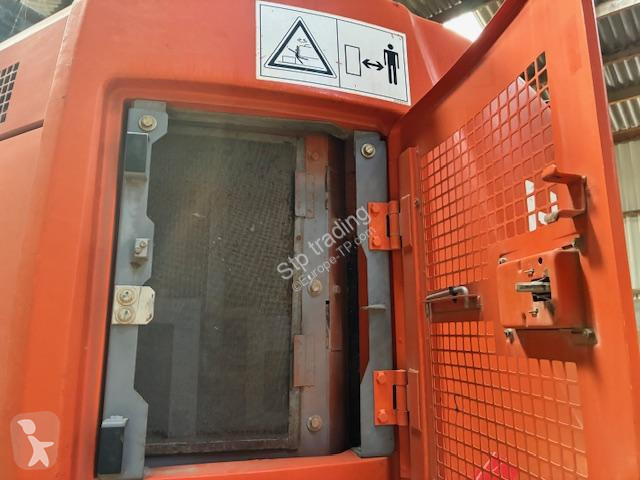جرافة Hitachi 225USLC-5B