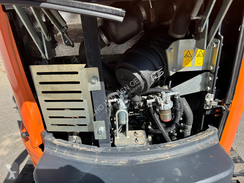 Escavadora Hitachi ZX26U-6CR