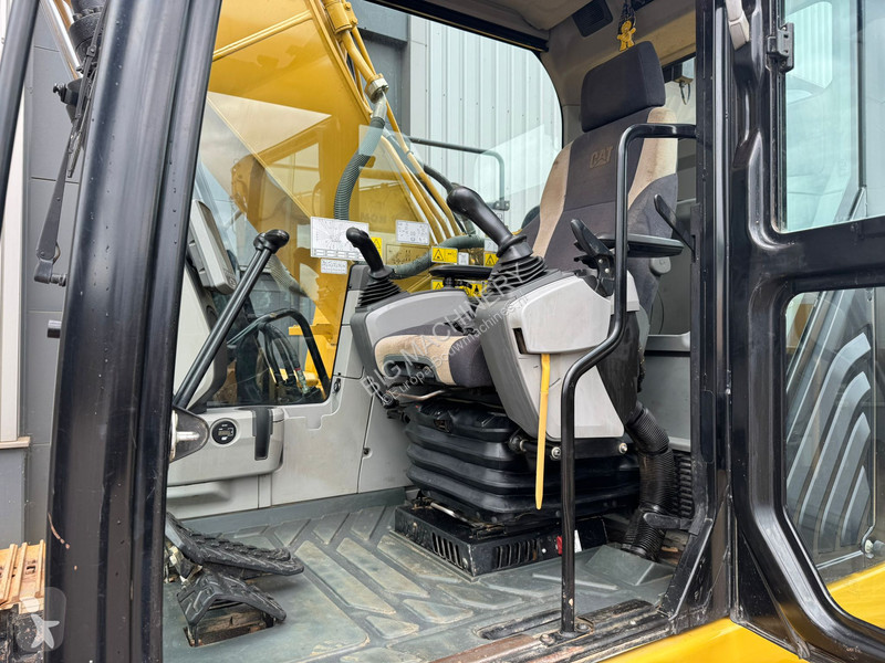 Excavator Caterpillar 320FL incl. 3 x Bucket