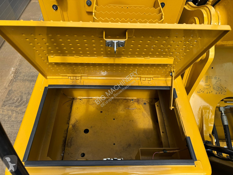 Excavadora Caterpillar 3