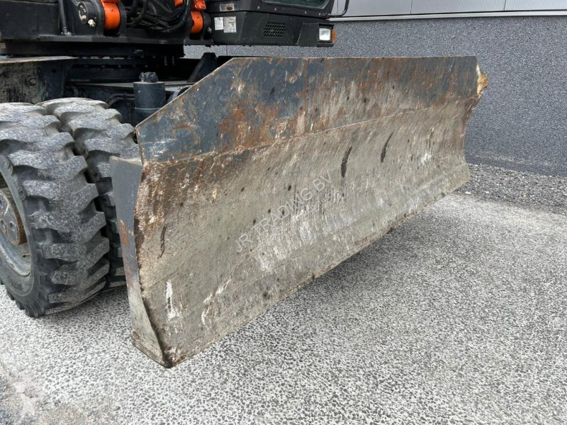 Lopatový nakládač Hitachi ZX220W-5B