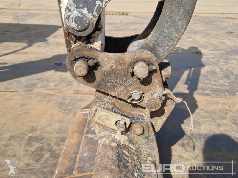 جرافة Bobcat E17