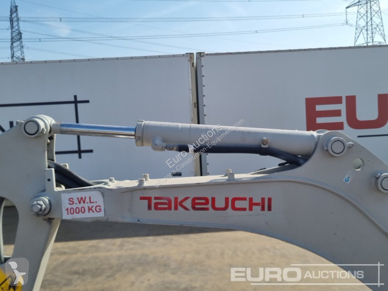 Escavadora Takeuchi TB216
