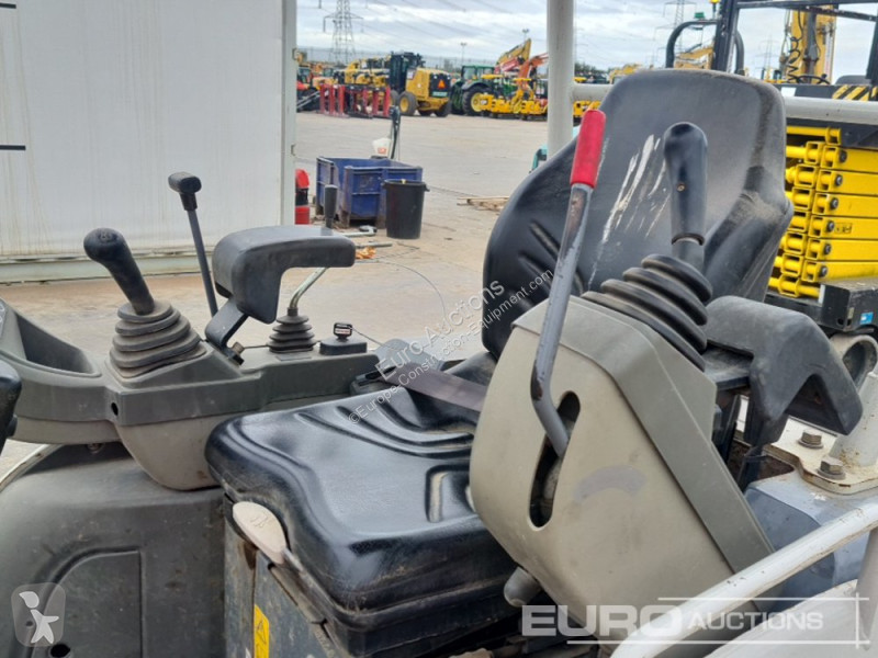 Escavadora Takeuchi TB216
