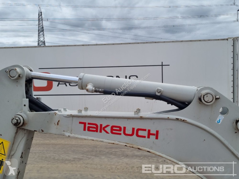 Escavadora Takeuchi TB216