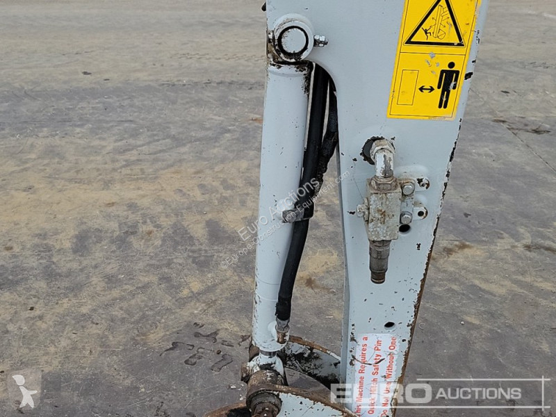 Escavadora Takeuchi TB216