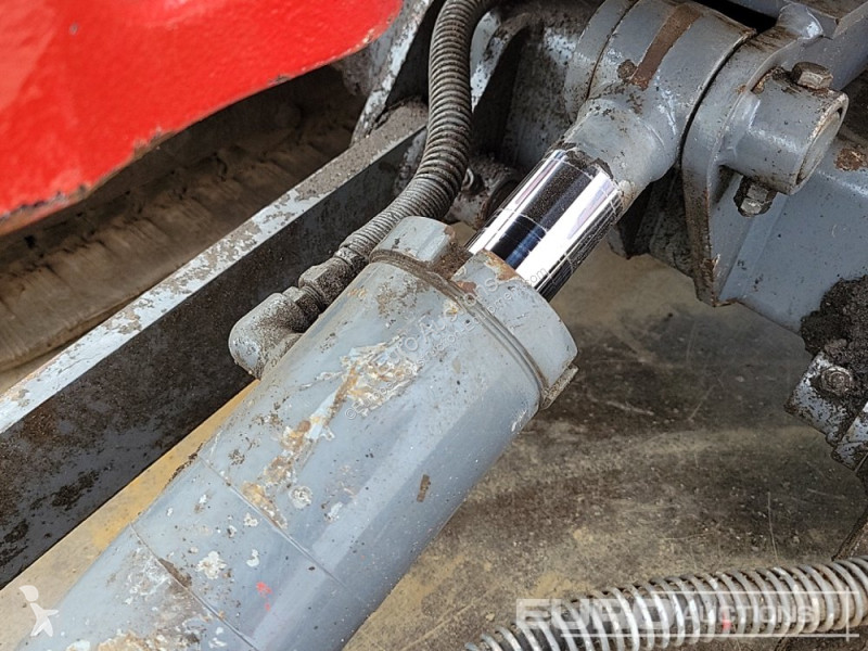Escavadora Takeuchi TB216
