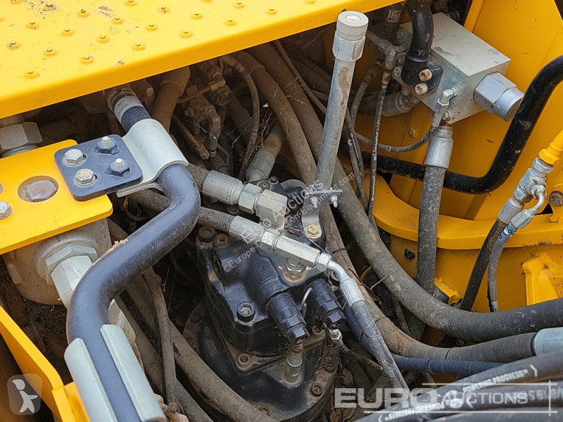 جرافة JCB 220XLC