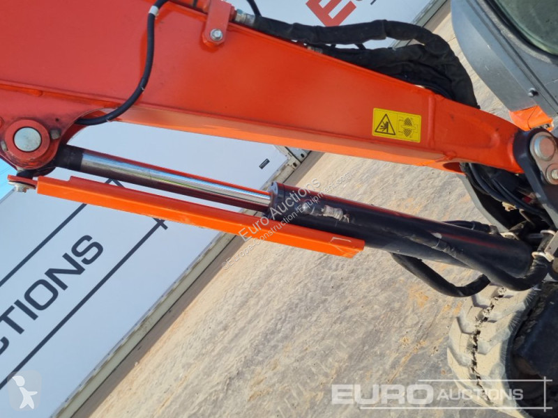 Lopatový nakládač Kubota KX037-4