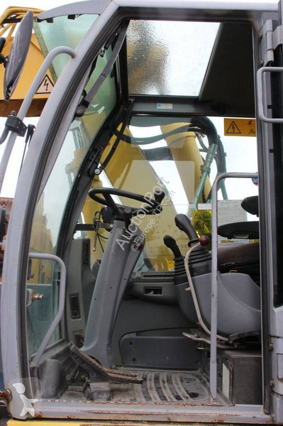Escavatore New Holland MH5