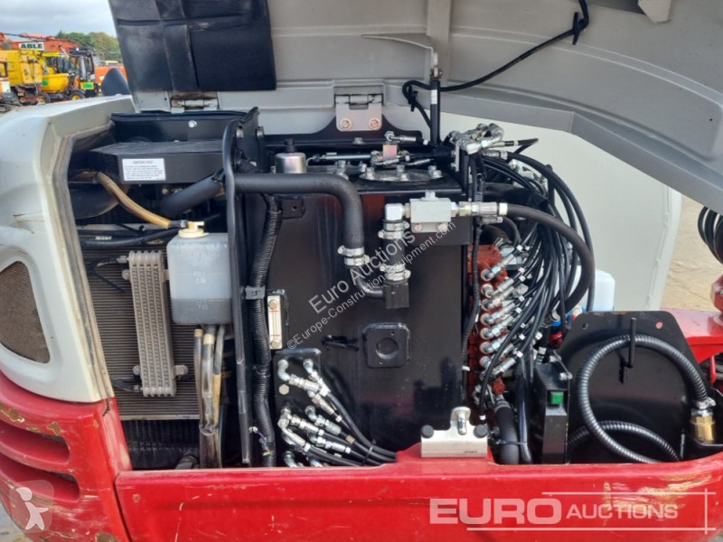 Escavadora Takeuchi TB240