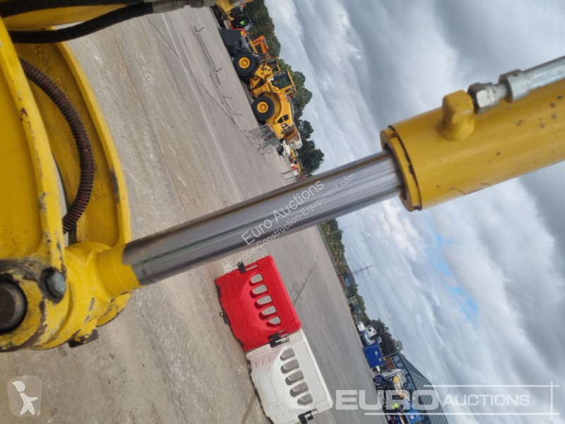 Escavadora Komatsu PC80MR-5
