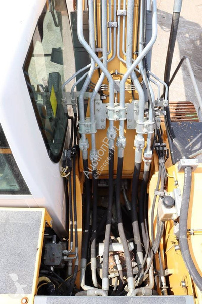 Escavatore Liebherr R922