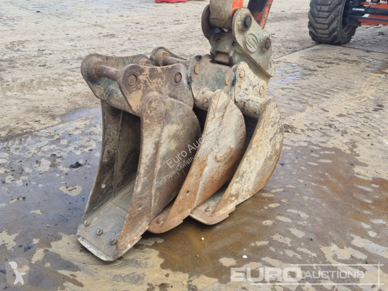 Lopatový nakládač Kubota U55-4