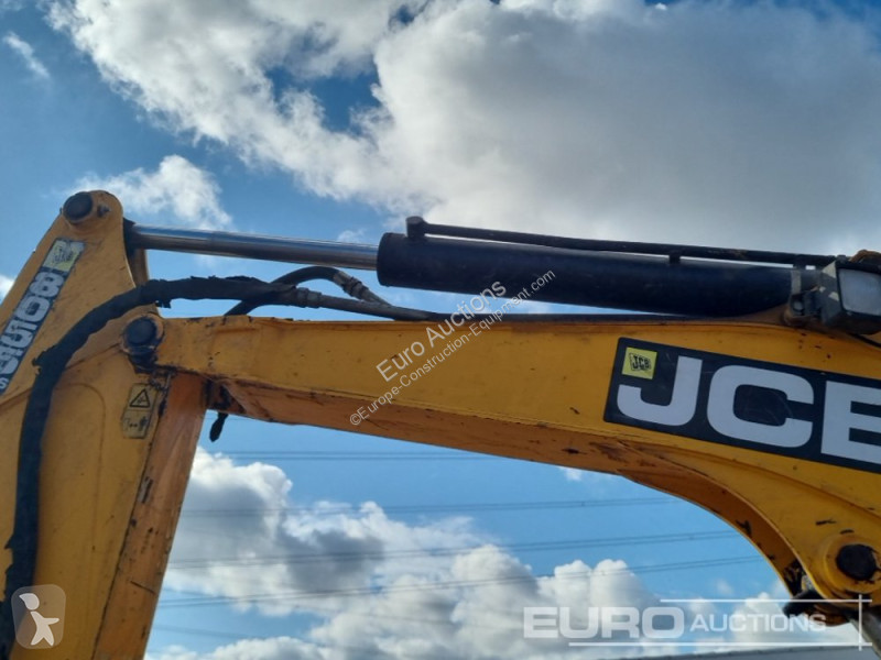 Lopatový nakládač JCB
