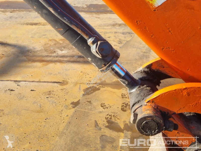 Lopatový nakládač Hitachi ZX26U-5A CLR