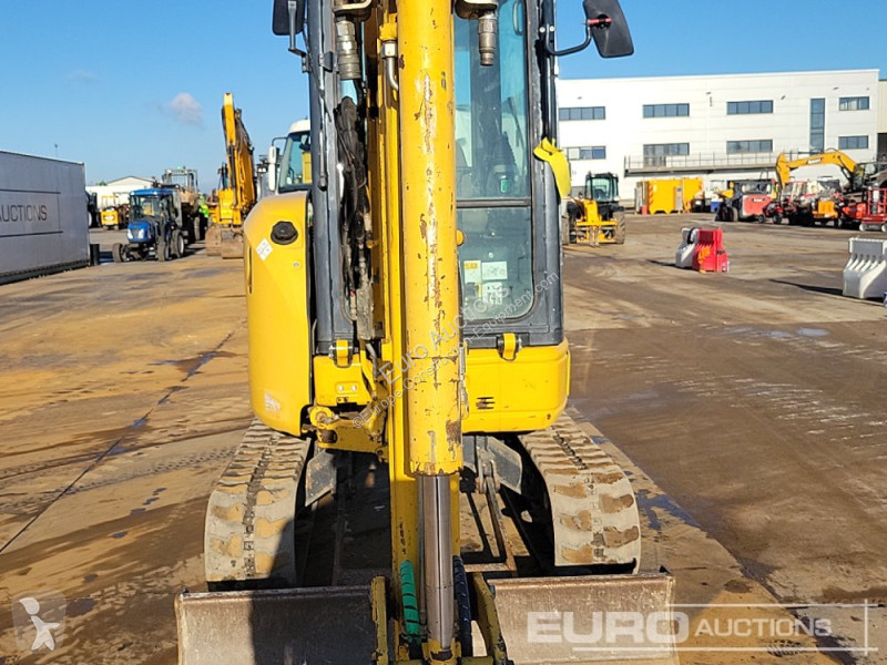 Lopatový nakládač Komatsu PC26MR-3