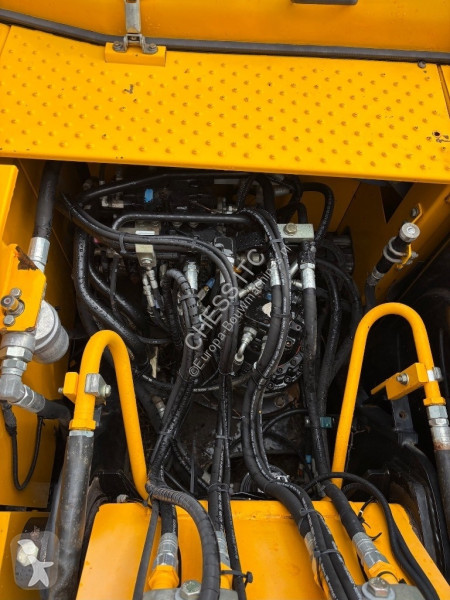 Escavadora JCB